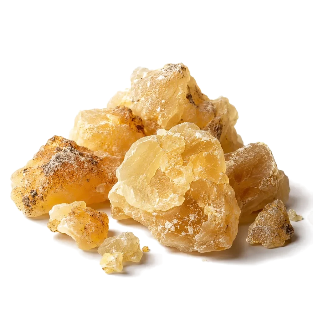 Кусочки светлой смолы ладана